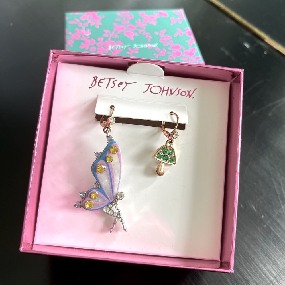 NWT Betsey Johnson Fairy & Toadstool Earrings